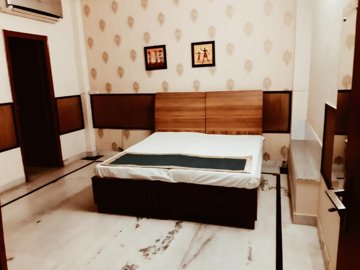 Bhambri Expo House Hotel Delhi  Exterior photo
